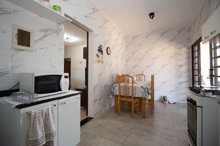 Casa de condomínio à venda com 303m², 2 quartos e 4 vagasCozinha