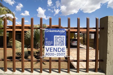 Casa de condomínio à venda com 303m², 2 quartos e 4 vagasPlaca