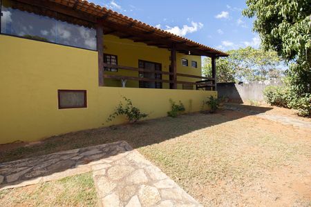 Casa de condomínio à venda com 303m², 2 quartos e 4 vagasQuintal