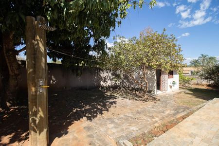 Casa de condomínio à venda com 303m², 2 quartos e 4 vagasQuintal