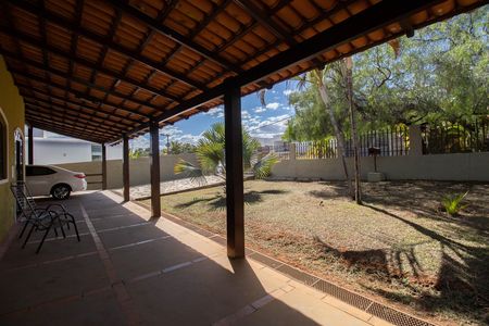 Casa de condomínio à venda com 303m², 2 quartos e 4 vagasVaranda