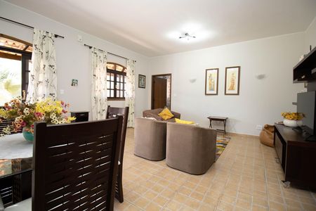 Casa de condomínio à venda com 303m², 2 quartos e 4 vagasSala