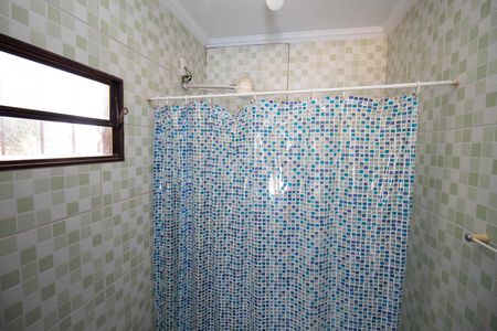 Casa de condomínio à venda com 303m², 2 quartos e 4 vagasBanheiro