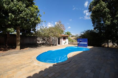 Casa de condomínio à venda com 303m², 2 quartos e 4 vagasPiscina