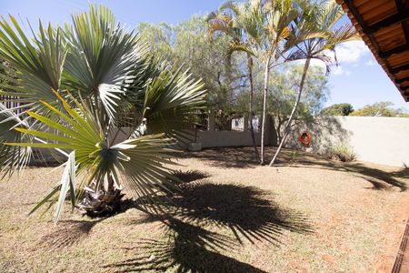 Casa de condomínio à venda com 303m², 2 quartos e 4 vagasQuintal