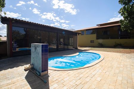 Casa de condomínio à venda com 303m², 2 quartos e 4 vagasPiscina