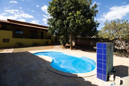 Casa de condomínio à venda com 303m², 2 quartos e 4 vagasPiscina