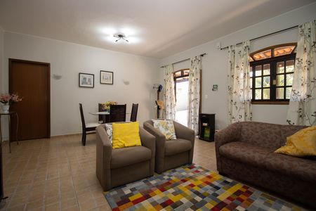 Casa de condomínio à venda com 303m², 2 quartos e 4 vagasSala