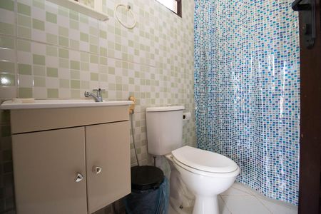 Casa de condomínio à venda com 303m², 2 quartos e 4 vagasBanheiro