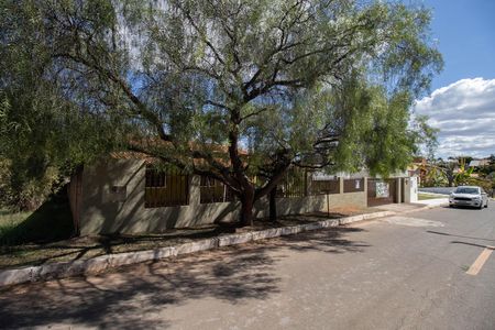Casa de condomínio à venda com 303m², 2 quartos e 4 vagasFachada