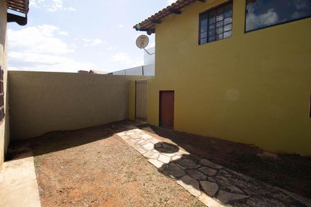 Casa de condomínio à venda com 303m², 2 quartos e 4 vagasQuintal