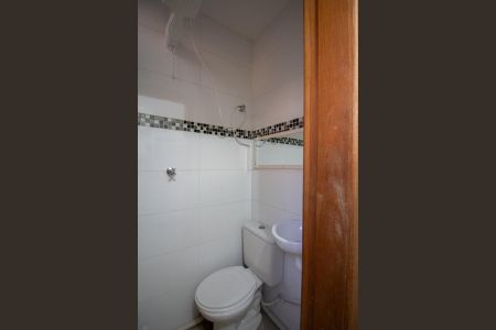 Banheiro de Serviço de apartamento para alugar com 2 quartos, 70m² em Conjunto California, Belo Horizonte