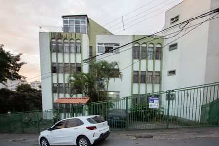 Fachada de apartamento para alugar com 2 quartos, 70m² em Conjunto California, Belo Horizonte