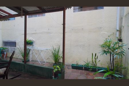 Apartamento à venda com 100m², 3 quartos e sem vaga Apartamento à venda com 100m², 3 quartos e sem vagaQuarto 2 com saída independente para o quintal do imóvel