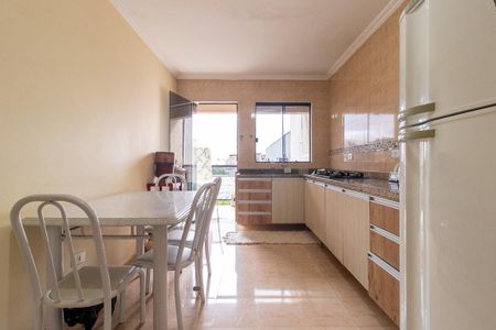 Casa à venda com 110m², 3 quartos e 3 vagasCozinha - Armários