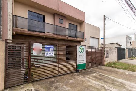 Fachada de casa à venda com 3 quartos, 110m² em Sítio Cercado, Curitiba
