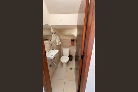 Banheiro de casa de condomínio à venda com 2 quartos, 56m² em Parque Boturussu, São Paulo