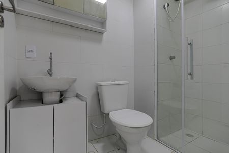 Banheiro de apartamento para alugar com 2 quartos, 48m² em Conjunto Habitacional Bras Cubas, Mogi das Cruzes