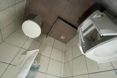 Banheiro de casa para alugar com 1 quarto, 45m² em Jardim Primavera, Duque de Caxias