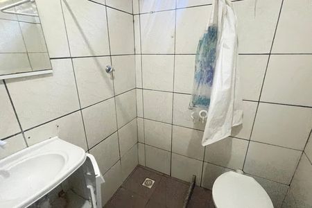 Banheiro de casa para alugar com 1 quarto, 45m² em Jardim Primavera, Duque de Caxias