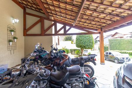 Garagem de casa de condomínio para alugar com 3 quartos, 360m² em Jardim Belizário, Cotia