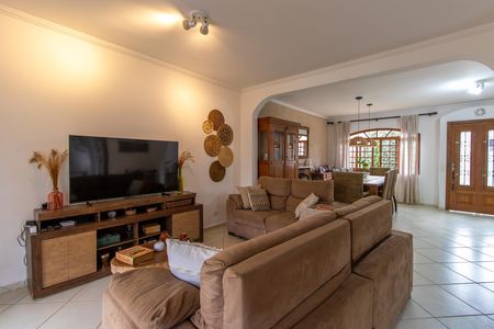 Sala de estar de casa de condomínio para alugar com 3 quartos, 360m² em Jardim Belizário, Cotia