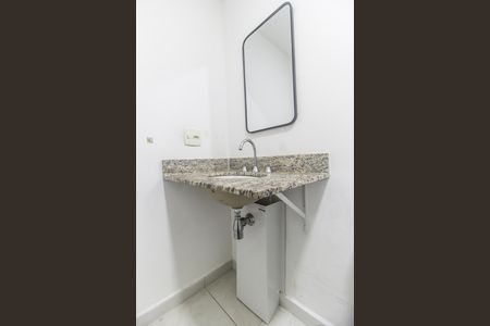 Banheiro 2 de apartamento para alugar com 2 quartos, 60m² em Jardim das Belezas, Carapicuíba