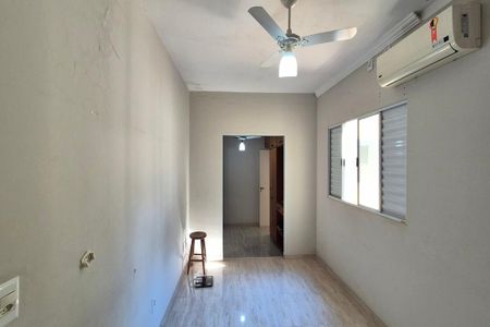 Casa de condomínio à venda com 145m², 3 quartos e 2 vagasQuarto 3 - Suíte