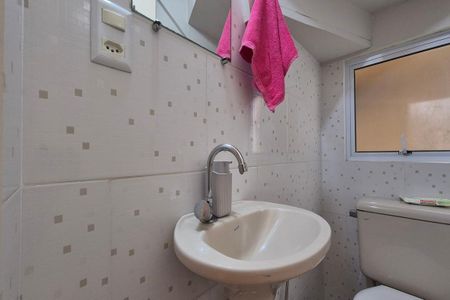 Casa de condomínio à venda com 145m², 3 quartos e 2 vagasLavabo