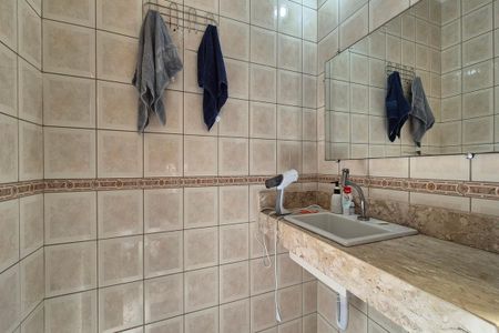 Casa de condomínio à venda com 145m², 3 quartos e 2 vagasBanheiro