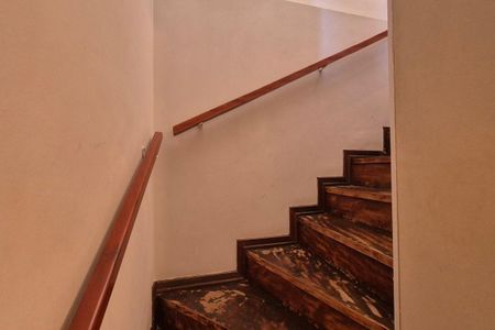 Casa de condomínio à venda com 145m², 3 quartos e 2 vagasEscada 
