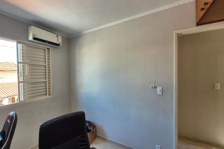 Casa de condomínio à venda com 145m², 3 quartos e 2 vagasQuarto 2 
