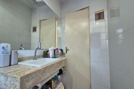 Casa de condomínio à venda com 145m², 3 quartos e 2 vagasBanheiro da Suíte