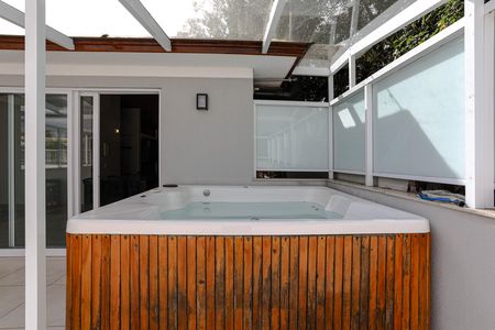 Casa para alugar com 270m², 3 quartos e 2 vagas Casa para alugar com 270m², 3 quartos e 2 vagasJacuzzi