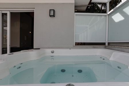 Casa para alugar com 270m², 3 quartos e 2 vagas Casa para alugar com 270m², 3 quartos e 2 vagasJacuzzi