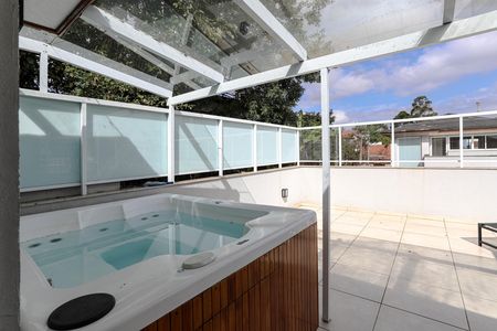 Casa para alugar com 270m², 3 quartos e 2 vagas Casa para alugar com 270m², 3 quartos e 2 vagasVaranda - Área de Lazer