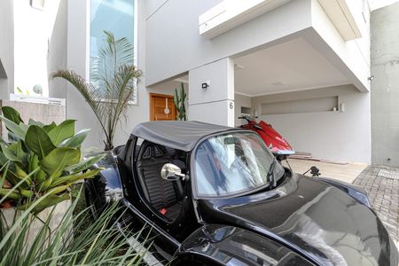 Garagem de casa para alugar com 3 quartos, 270m² em Vila Oliveira, Mogi das Cruzes