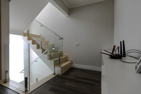 Casa para alugar com 270m², 3 quartos e 2 vagas Casa para alugar com 270m², 3 quartos e 2 vagasEscada