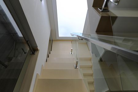 Casa para alugar com 270m², 3 quartos e 2 vagas Casa para alugar com 270m², 3 quartos e 2 vagasEscada
