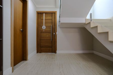 Casa para alugar com 3 quartos, 270m² em Vila Oliveira, Mogi das Cruzes
