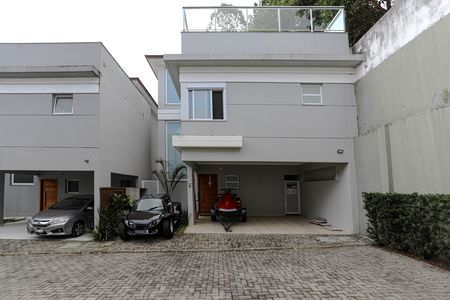 Fachada de casa para alugar com 3 quartos, 270m² em Vila Oliveira, Mogi das Cruzes