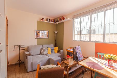 Sala de apartamento para alugar com 1 quarto, 46m² em Santa Tereza, Belo Horizonte