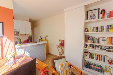 Sala de apartamento para alugar com 1 quarto, 46m² em Santa Tereza, Belo Horizonte