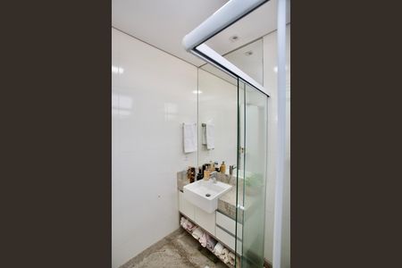 Casa de condomínio para alugar com 180m², 3 quartos e 4 vagasBanheiro da Suíte