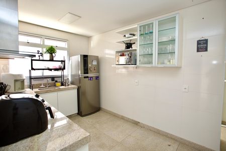 Casa de condomínio para alugar com 180m², 3 quartos e 4 vagasCozinha e Área de Serviço
