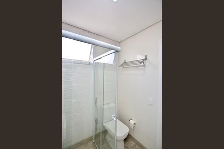 Casa de condomínio para alugar com 180m², 3 quartos e 4 vagasBanheiro da Suíte