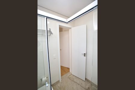 Casa de condomínio para alugar com 180m², 3 quartos e 4 vagasBanheiro da Suíte