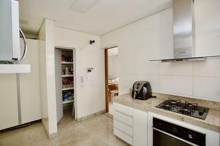 Casa de condomínio para alugar com 180m², 3 quartos e 4 vagasCozinha e Área de Serviço