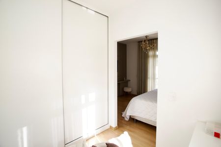 Casa de condomínio para alugar com 180m², 3 quartos e 4 vagasCloset da suíte