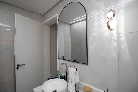 Banheiro  de apartamento à venda com 2 quartos, 65m² em Vila Leonor, Guarulhos